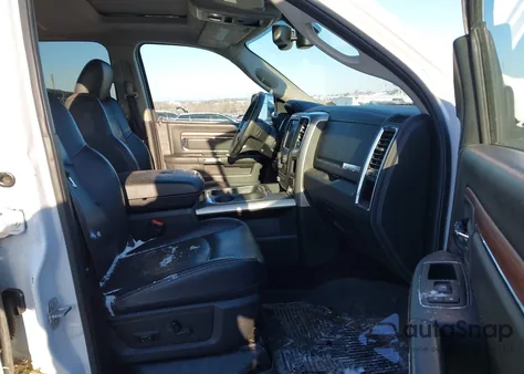 2017 Ram 2500 Laramie 4X4 6'4 Box z USA, uszkodzony, nr VIN 3C6UR5FL4HG647795